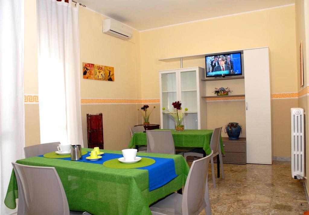 B&B Manzoni Lecce Bagian luar foto