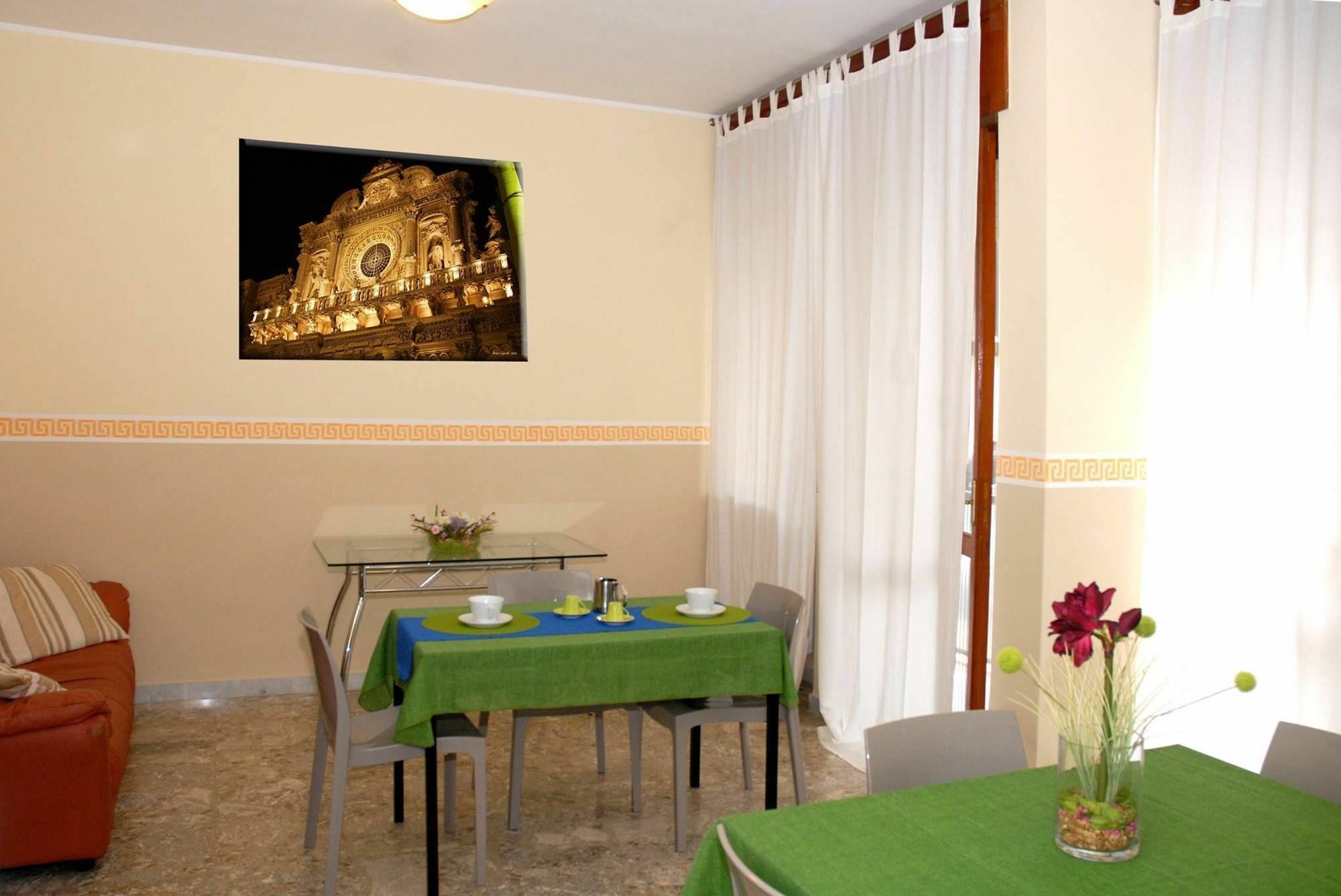B&B Manzoni Lecce Bagian luar foto